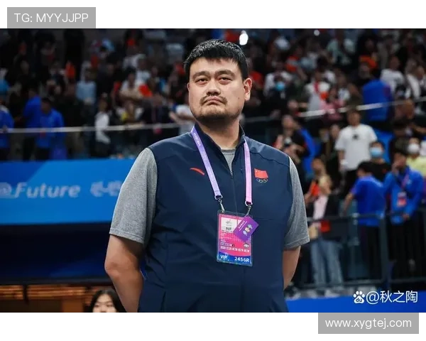 姚明传奇篮球生涯海报展现巨星风采与不屈精神